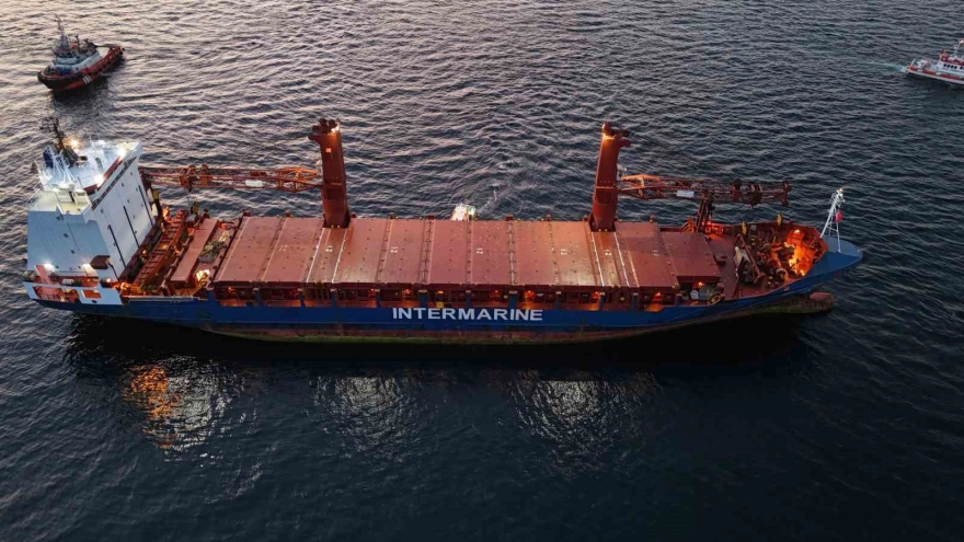 Çanakkale Boğazı'nda Geçen Yük Gemisinde Yangın Çıktı