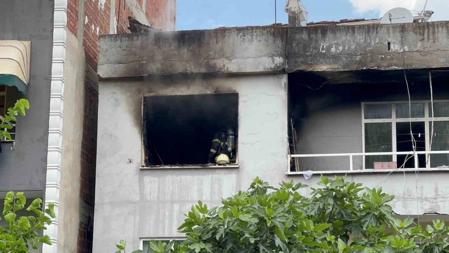 Samsun'da ev yangınında anne ve kızı dumandan etkilendi