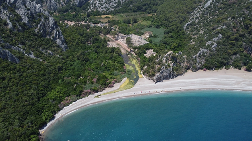 Olympos Antik Kenti'nde Ziyarete İlk Kez Açılan Kaya Mezarları Gezi Rotasına Eklendi