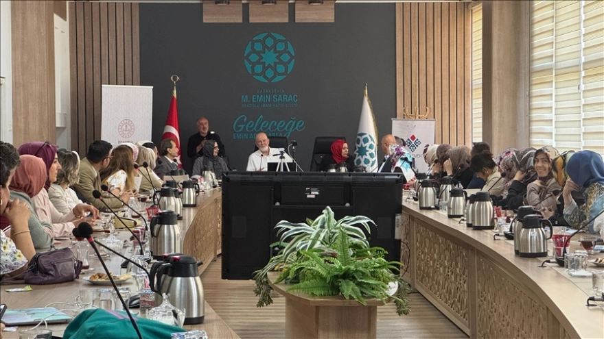 Yazar Mustafa Kutlu Öğretmenlerle Anadolu Mektebi Yazar Okumaları Programı'nda Buluştu