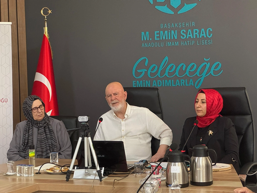 Yazar Mustafa Kutlu Öğretmenlerle Anadolu Mektebi Yazar Okumaları Programı'nda Buluştu