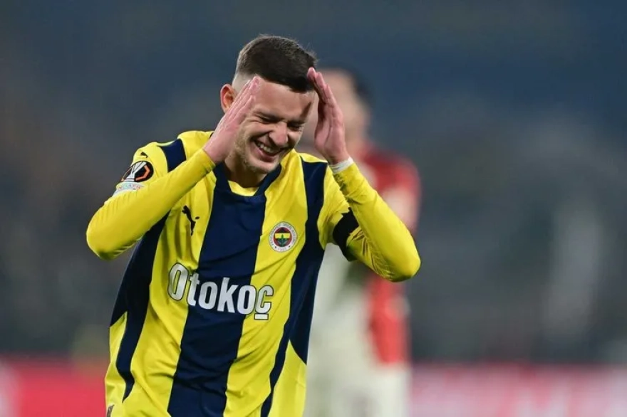 Fenerbahçe'de gözde oyuncuya sürpriz ayrılık yolu açılıyor: Yönetim teklife sıcak bakıyor.