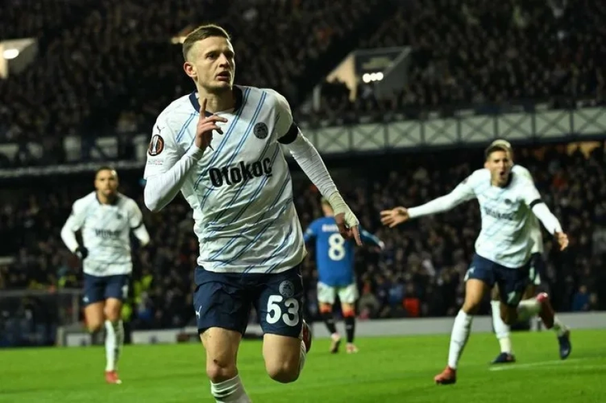 Fenerbahçe'de gözde oyuncuya sürpriz ayrılık yolu açılıyor: Yönetim teklife sıcak bakıyor.