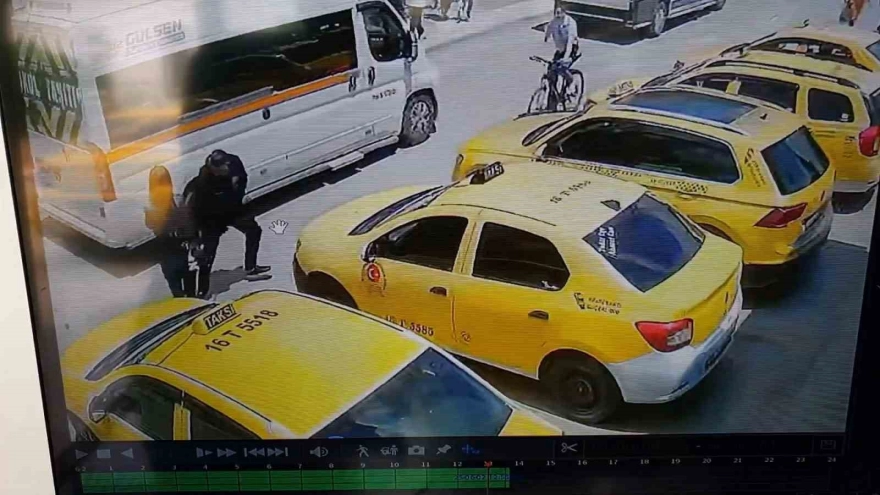 Eski nişanlısını sokak ortasında silahla vuran zanlı yakalandı