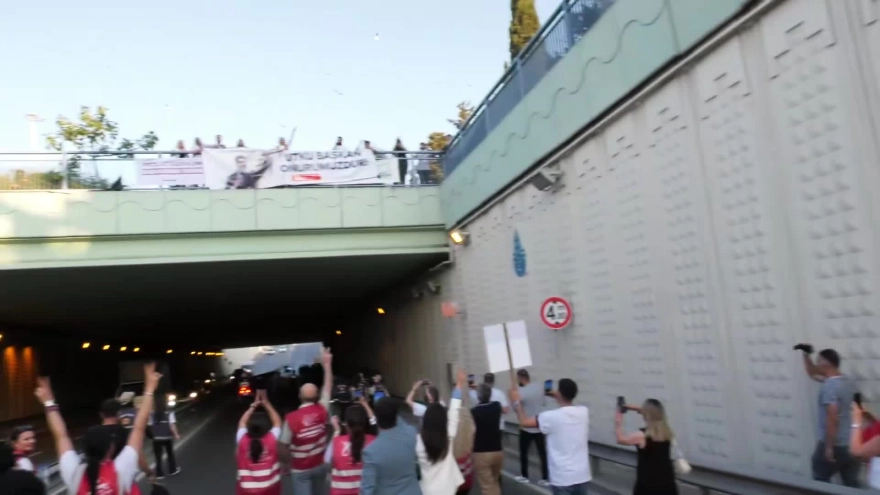 CHP Kadın Kolları Başkanı Asu Kaya, tutuklanan kadınların toplumsal çatışmayı körüklediğini ve ortak yaşama dair umutları zedelediğini belirtti.