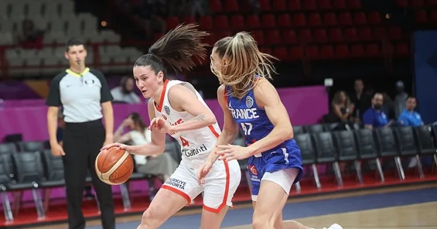 FIBA Kadınlar Avrupa Basketbol Şampiyonası'nda A Milli Kadın Basketbol Takımı, ilk maçında Fransa'ya yenildi.