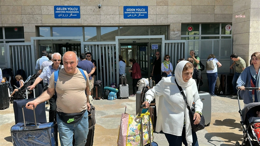 İsrail-İran savaşı 7’nci günde… Van’daki Kapıköy Gümrük Kapısı’nda yoğunluk oluştu