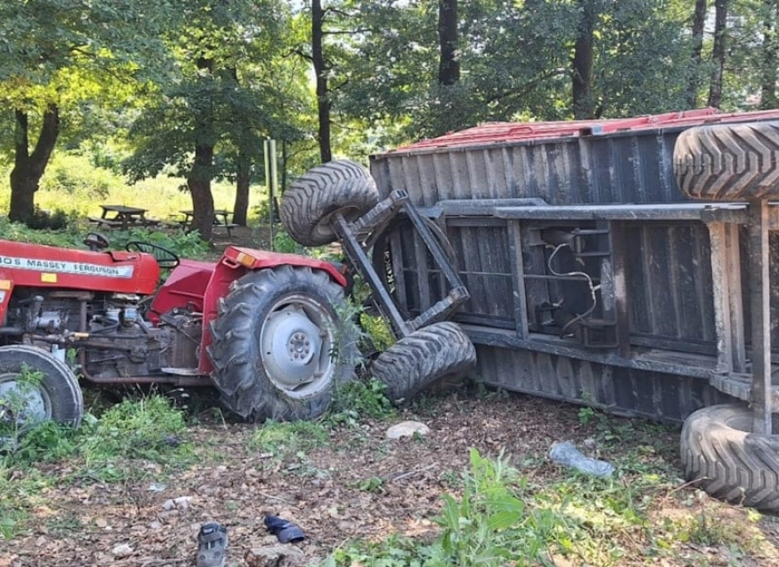 Sakarya'da traktörün devrilmesi sonucu sürücü 10 günlük yaşam mücadelesini kaybetti.