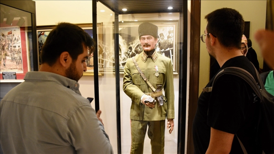 Atatürk'ün orijinal üniforması Samsun Kültür Yolu Festivali'nde sergileniyor