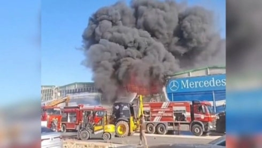 Şanlıurfa'da hırdavat dükkanında yangın çıktı