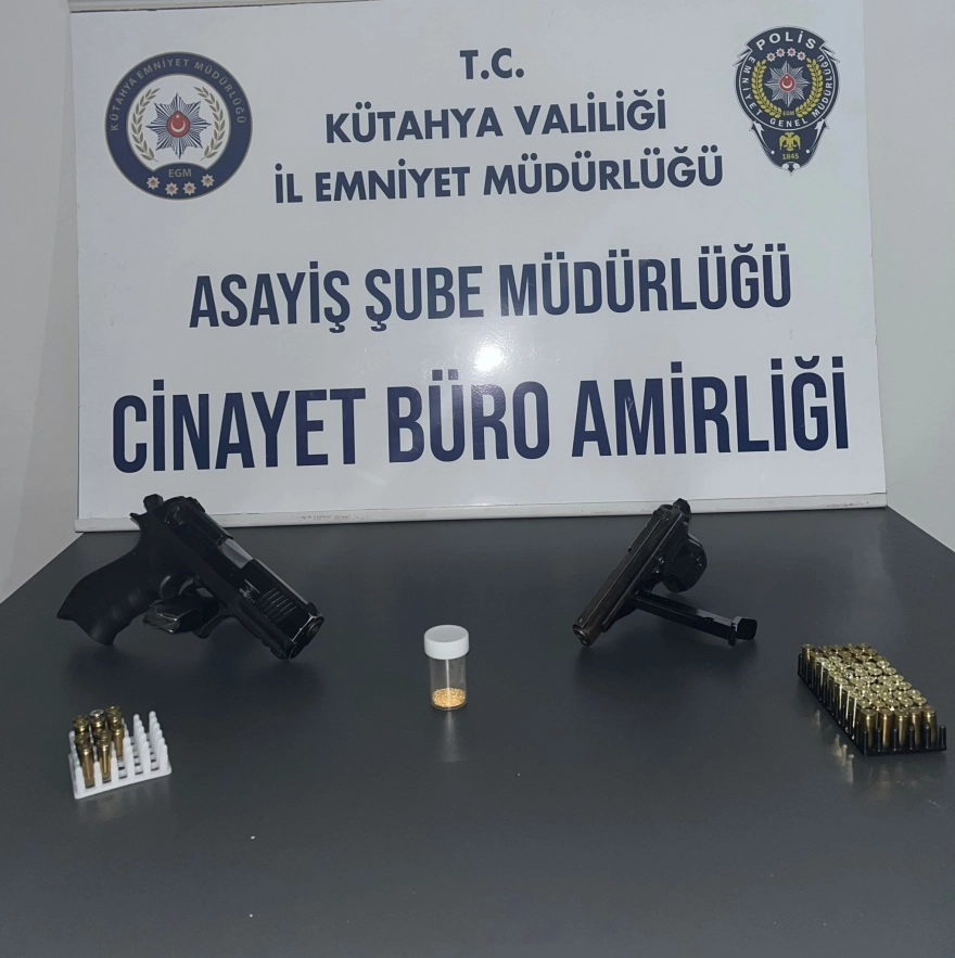 Kütahya'da ayakkabı içinde bulunan maddenin değeri 550 daireden fazla.