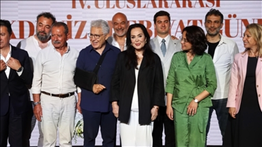 Türkan Şoray, kendisine gösterilen sevgiyi 'sinema büyüsü' olarak açıkladı.