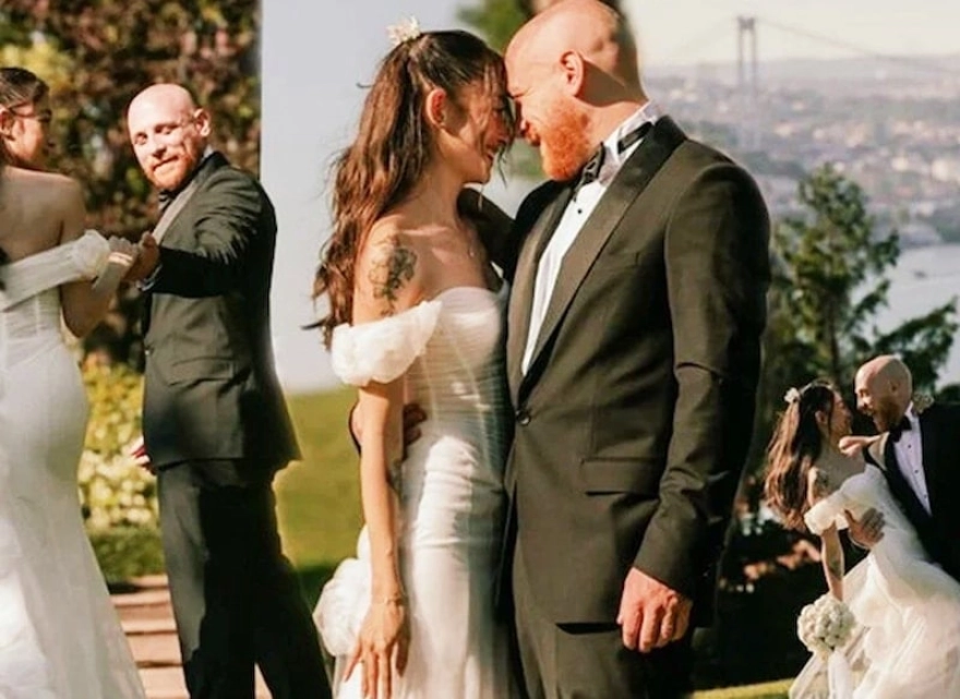 Pınar Altuğ ve Tamer Karadağlı'nın rol aldığı 'Çocuklar Duymasın'ın 'Havuç'u, 'boşanma' iddialarına açıklık getirdi