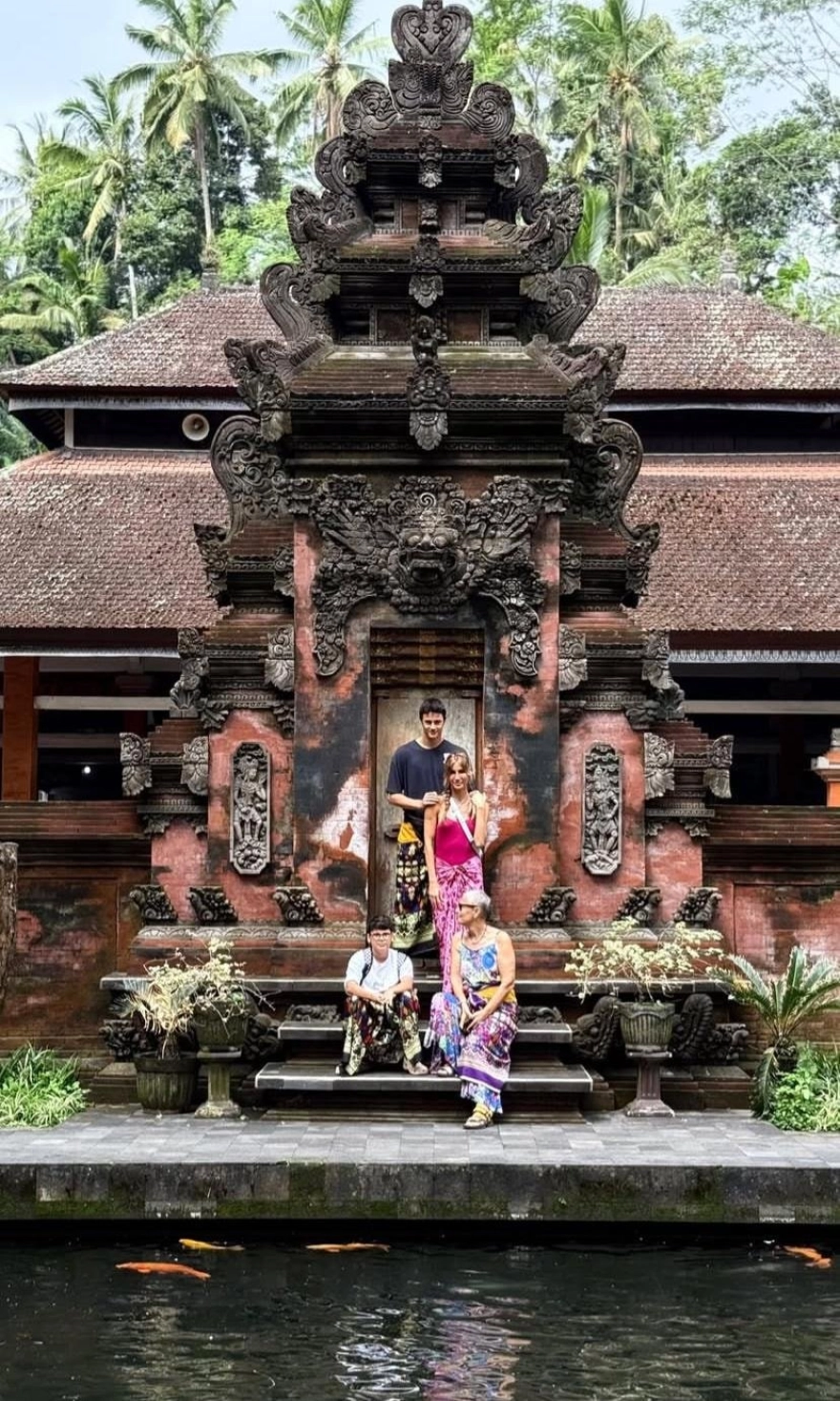 Çağla Şıkel, ailesiyle Bali'de tatilin keyfini çıkarıyor