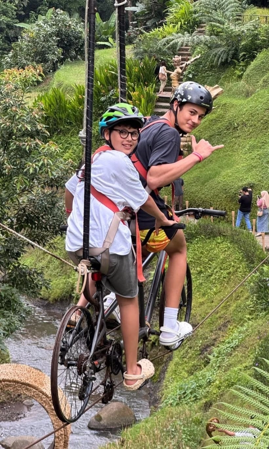 Çağla Şıkel, ailesiyle Bali'de tatilin keyfini çıkarıyor