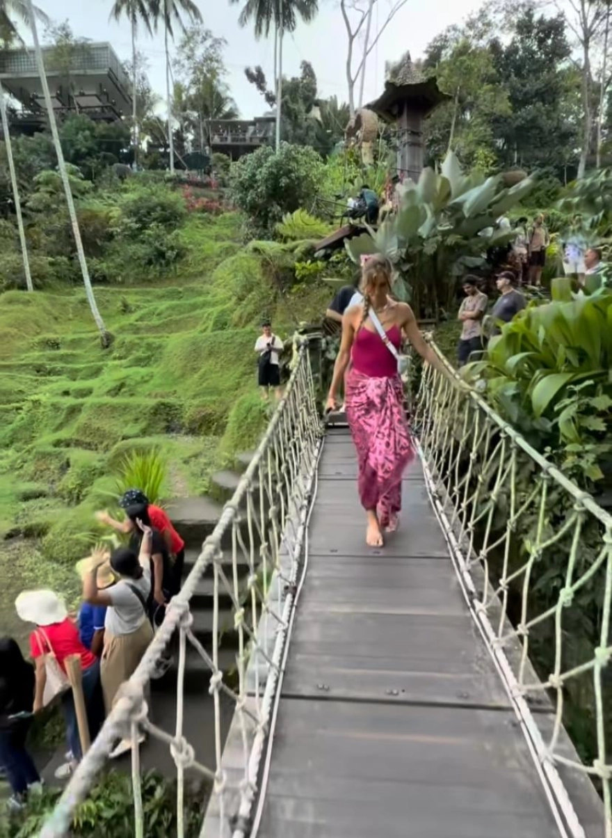 Çağla Şıkel, ailesiyle Bali'de tatilin keyfini çıkarıyor