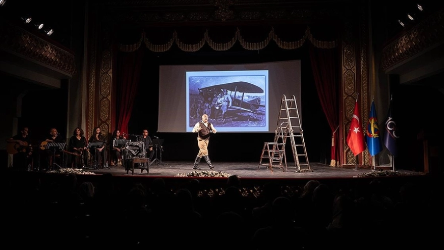 Türk Hava Kurumu'nun 100. yılına özel Vecihi Hürkuş oyunu sahnelendi