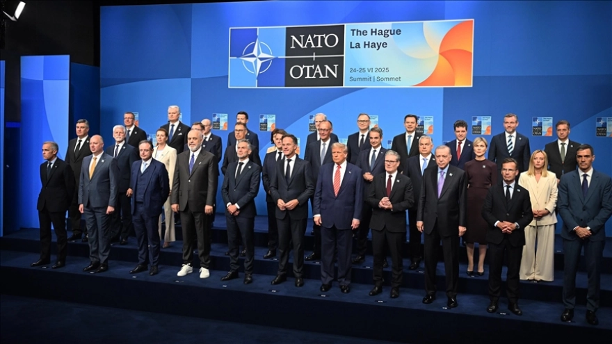 Cumhurbaşkanı Erdoğan, NATO Liderler Zirvesi aile fotoğrafında yer aldı