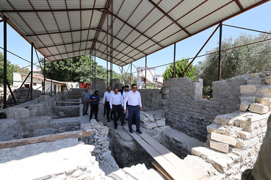 Hatay'da depremde hasar gören tarihi kilisenin restorasyonu devam ediyor