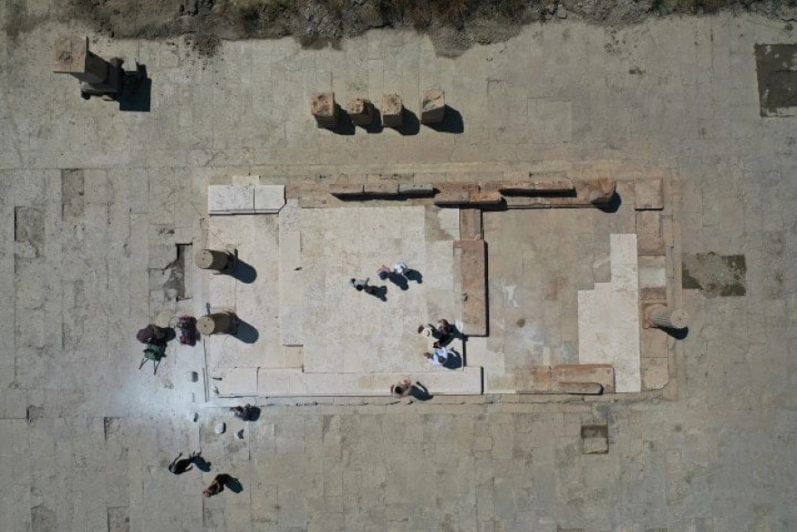 Magnesia'nın Büyük Meydanı Toprağın Altından Çıkarıldı