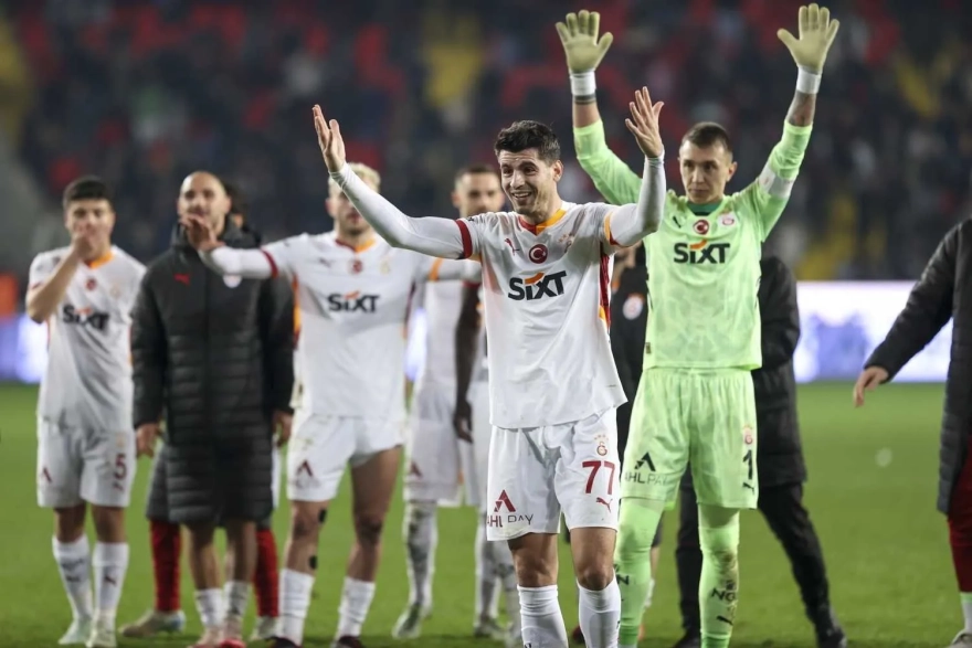 Galatasaray'da Beklenmedik Ayrılık: Yıldız Oyuncu Takımdan Ayrılıyor