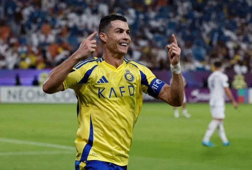 Cristiano Ronaldo, Al Nassr ile Yeni Sözleşme İmzalıyor