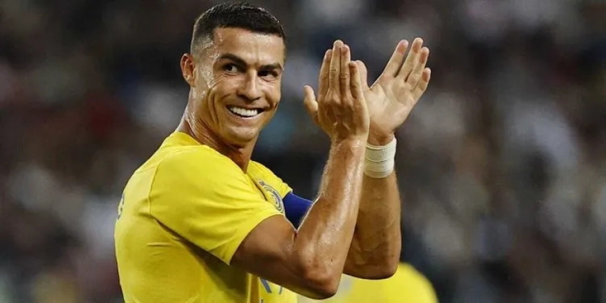 Cristiano Ronaldo, Al Nassr ile Yeni Sözleşme İmzalıyor