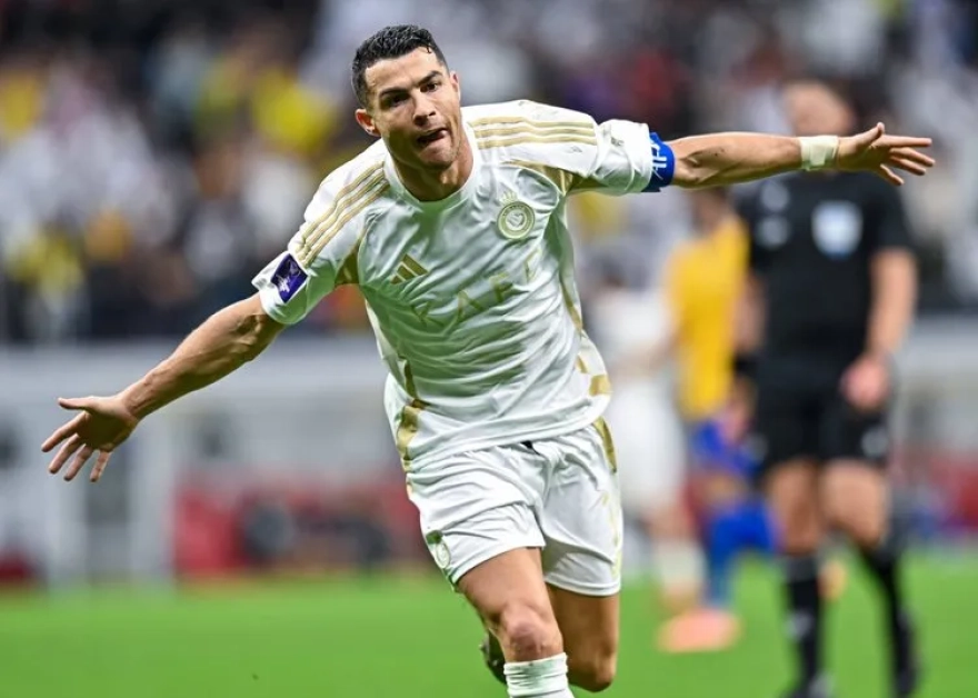 Cristiano Ronaldo, Al Nassr ile Yeni Sözleşme İmzalıyor