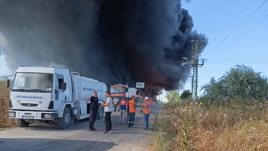 Bursa'da plastik fabrikasındaki yangın söndürüldü