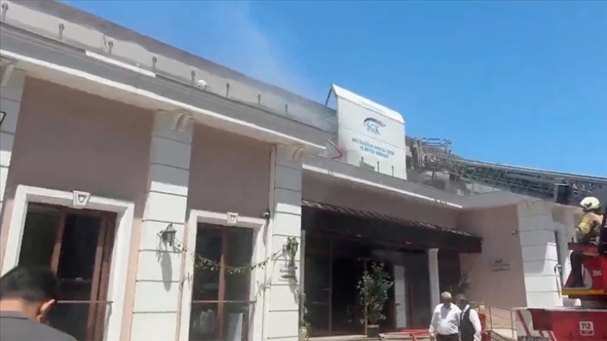 Üsküdar'da sosyal tesisteki yangın söndürüldü