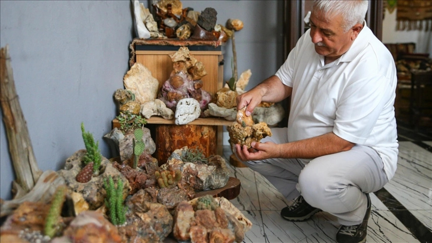 Mersinli doğa aşığı, seyahatlerinde topladığı 2 bin taşla koleksiyonunu genişletti