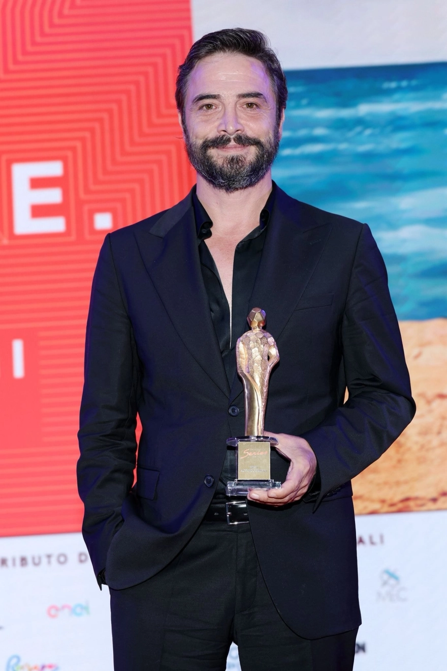 Ahmet Kural, İtalya'da 'En İyi Erkek Oyuncu' ödülüne layık görüldü