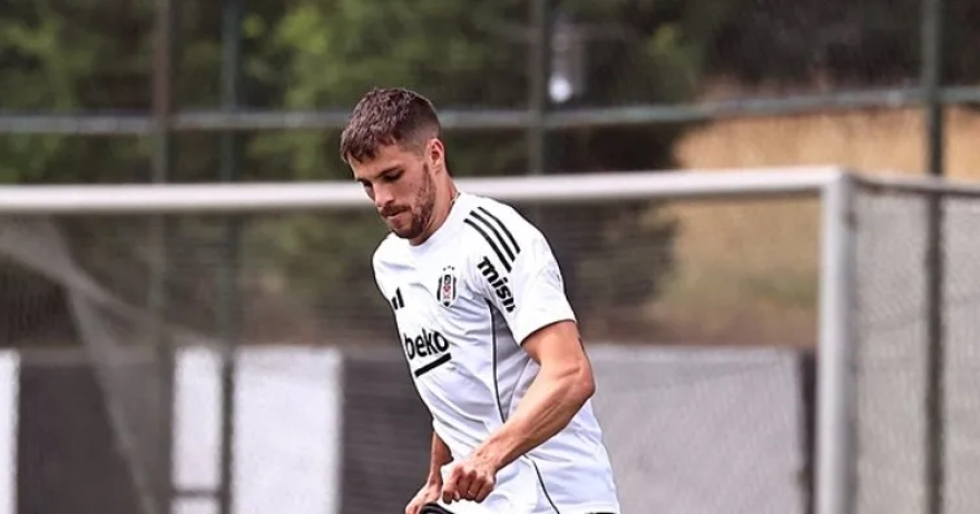 Beşiktaş'ın yeni transferi David Jurasek ilk antrenmanına katıldı.