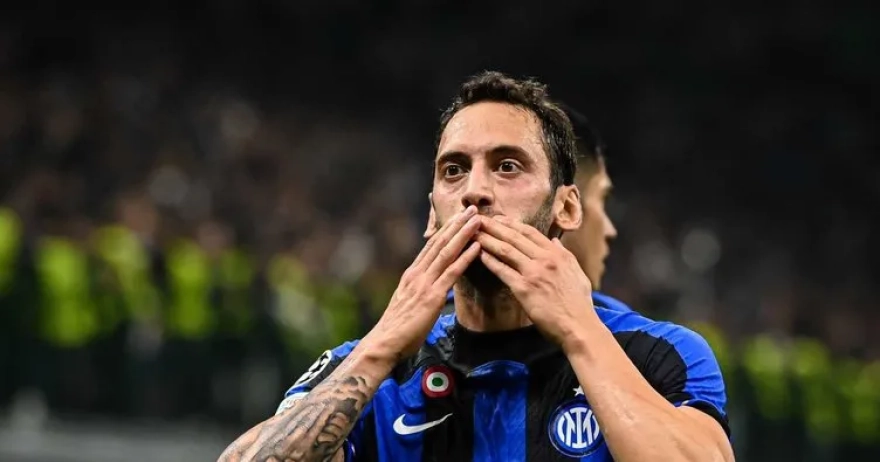 Galatasaray'ın Transfer Gündemi: Osimhen ve Çalhanoğlu Odaklı Stratejiler