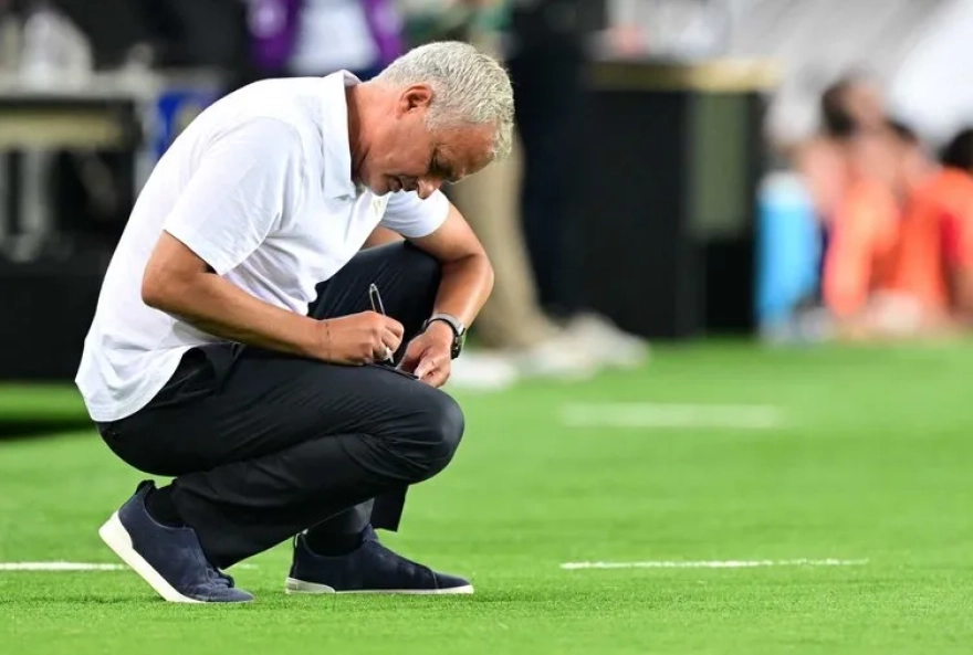 Fenerbahçe'de Jose Mourinho Kararıyla 8 Futbolcu Takımdan Ayrılıyor