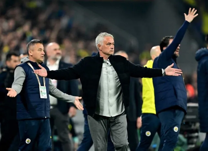 Fenerbahçe'de Jose Mourinho Kararıyla 8 Futbolcu Takımdan Ayrılıyor