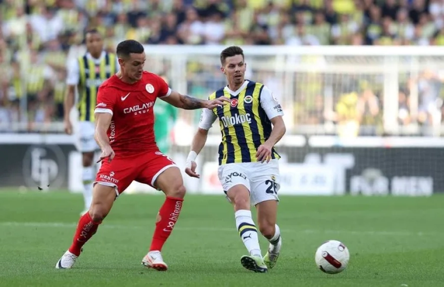 Fenerbahçe'de Jose Mourinho Kararıyla 8 Futbolcu Takımdan Ayrılıyor