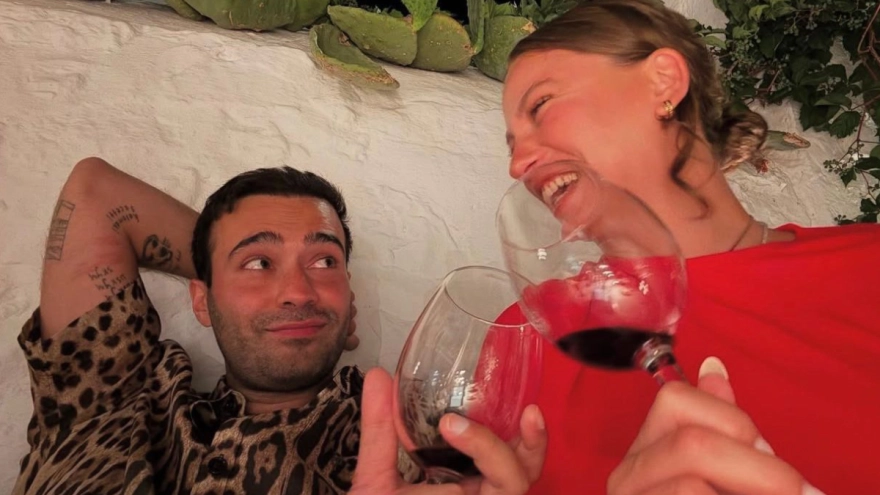 Serenay Sarıkaya, 33. yaşını sevgilisi Mert Demir ile kutladı