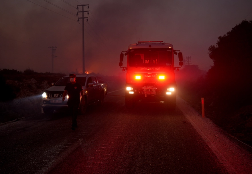 İzmir, Kütahya ve Bursa'daki orman yangınlarına müdahale devam ediyor