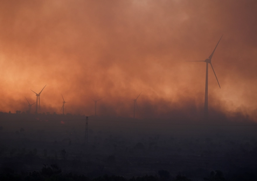 İzmir, Kütahya ve Bursa'daki orman yangınlarına müdahale devam ediyor