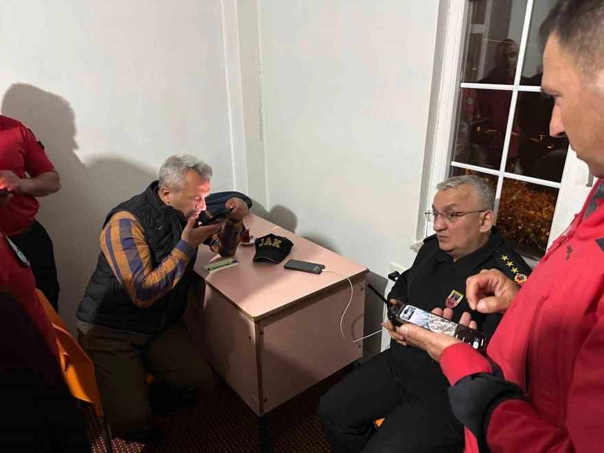 Rize Valisi Baydaş, kaybolan jet uçağının çalışmaları için sahada