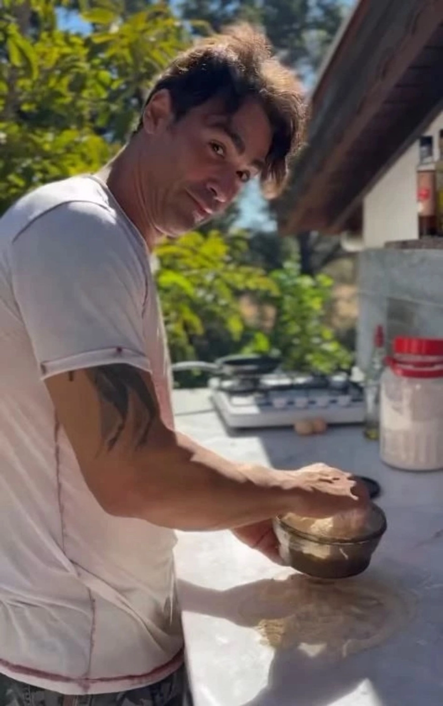 İstanbul'dan Datça'ya Taşınan Sarp Levendoğlu'nun Yaşam Tarzı Tartışma Yarattı