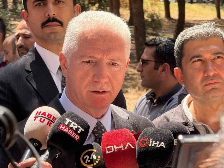 İstanbul Valisi Davut Gül'den Sultangazi Kent Ormanı Yangını Açıklaması: 'Kontrol Altında'
