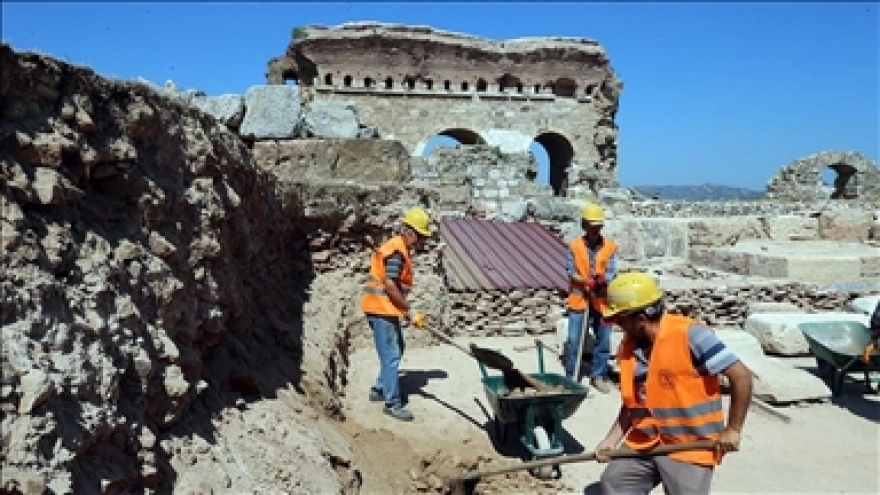 Tralleis Antik Kenti'ndeki 2 Bin Yıllık Havuz Yeniden Canlanacak