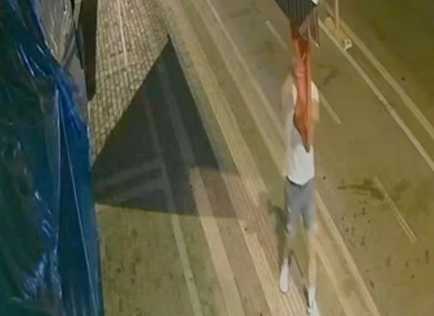 Antalya'da tepki çeken olay: Türk bayrağını koparıp yere atan turist hakkında karar verildi