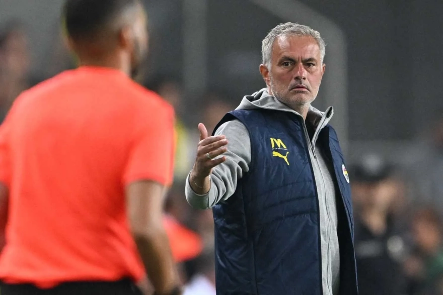 Fenerbahçe'de Jose Mourinho'nun kararıyla önemli bir oyuncuyla yollar ayrılıyor.
