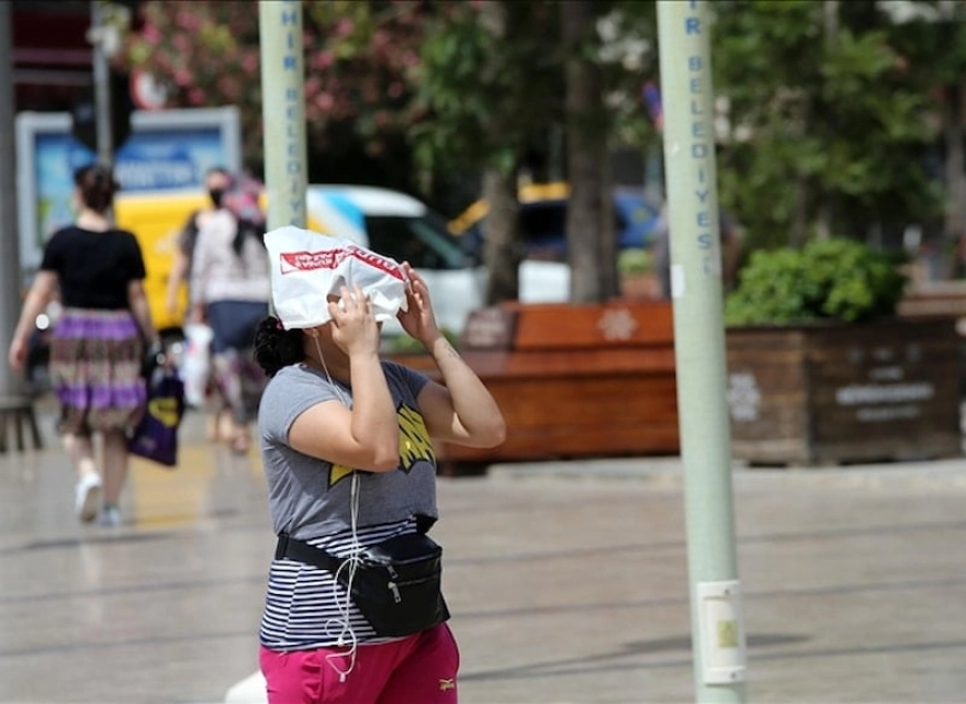 Yüksek Sıcaklıklarda Kalp Krizi Tehlikesi Artıyor