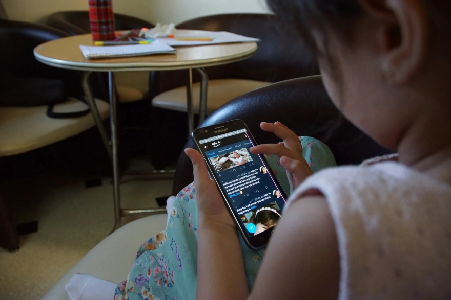 Çocuklarınızı dijital dünyada yalnız bırakmayın: 10 önlem