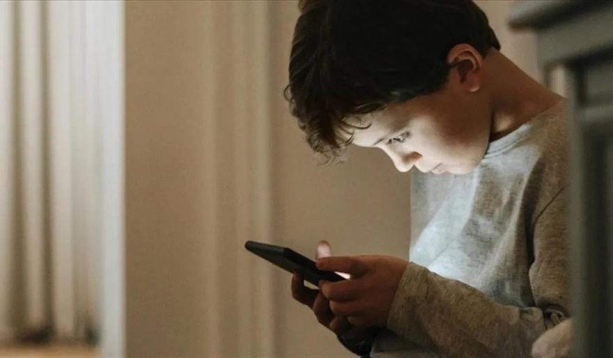 Çocuklarınızı dijital dünyada yalnız bırakmayın: 10 önlem