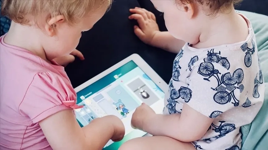 Çocuklarınızı dijital dünyada yalnız bırakmayın: 10 önlem